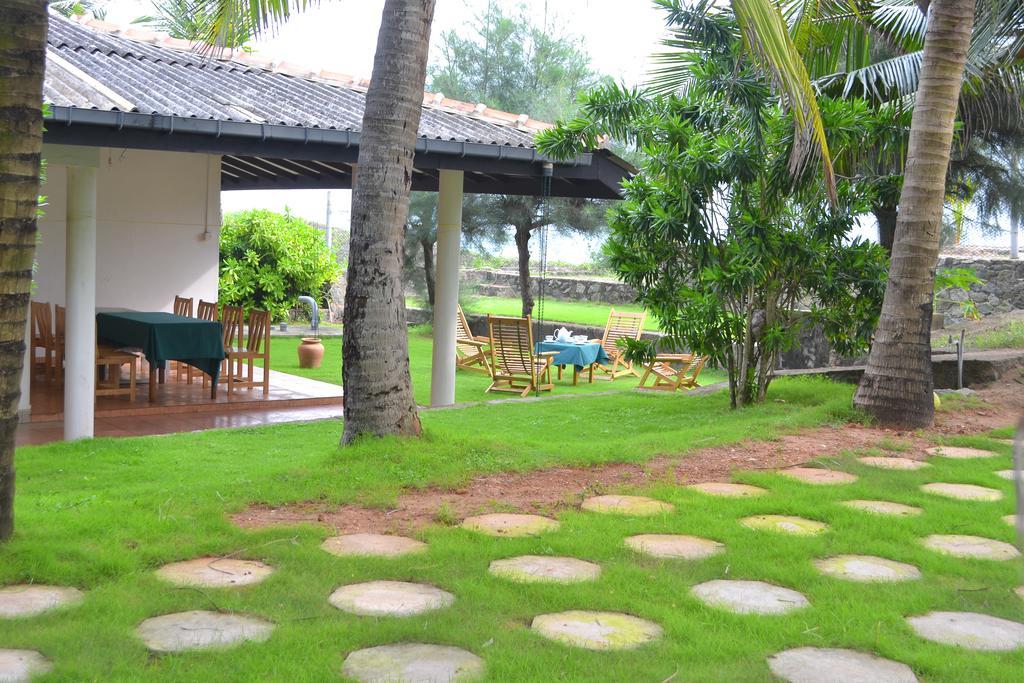 Beach House Negombo Eksteriør billede