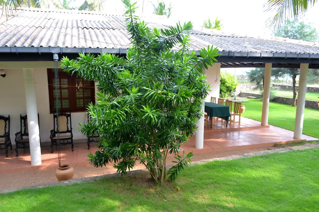 Beach House Negombo Eksteriør billede