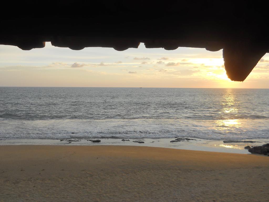 Beach House Negombo Eksteriør billede