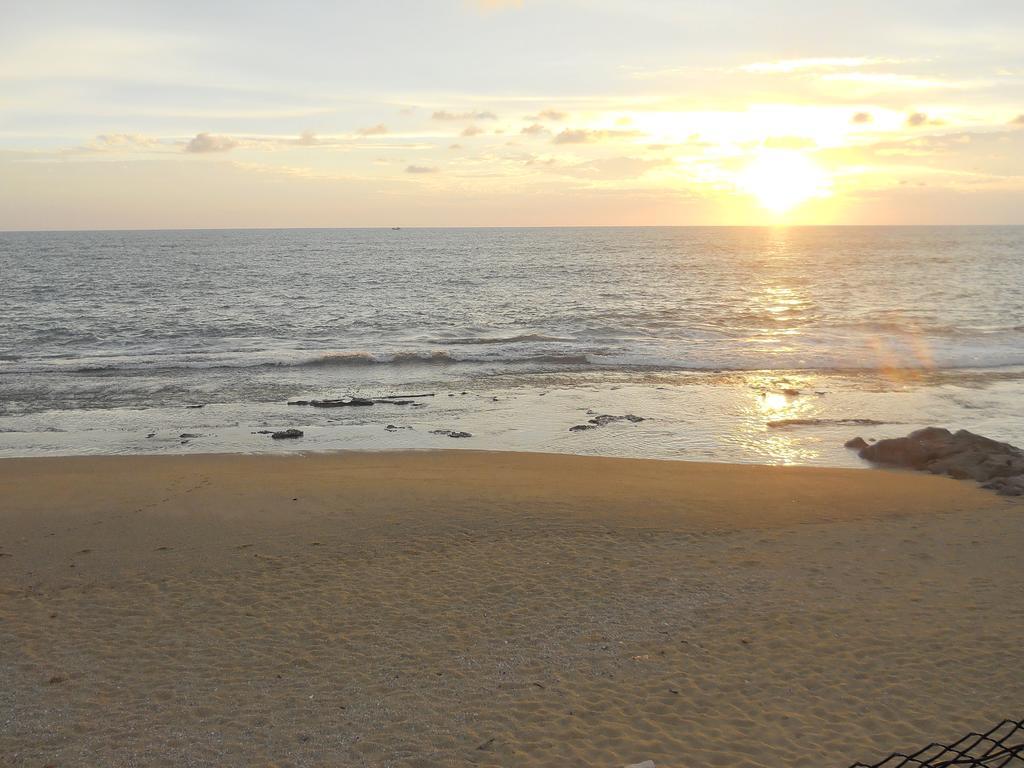 Beach House Negombo Eksteriør billede