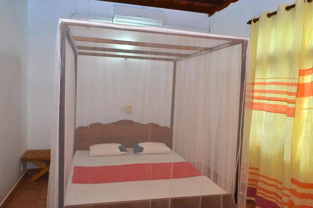 Beach House Negombo Eksteriør billede