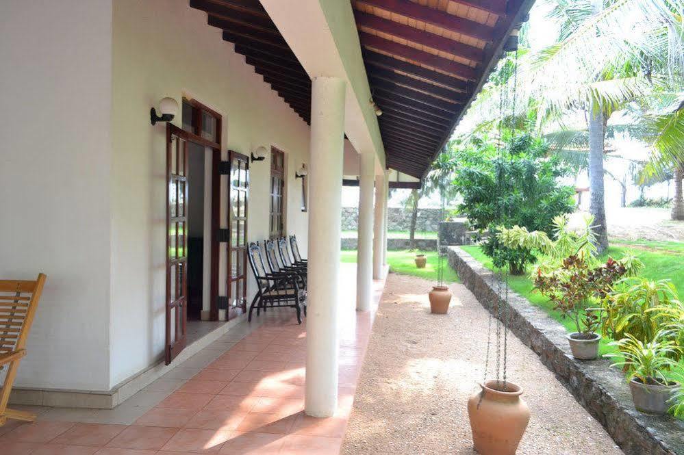 Beach House Negombo Eksteriør billede